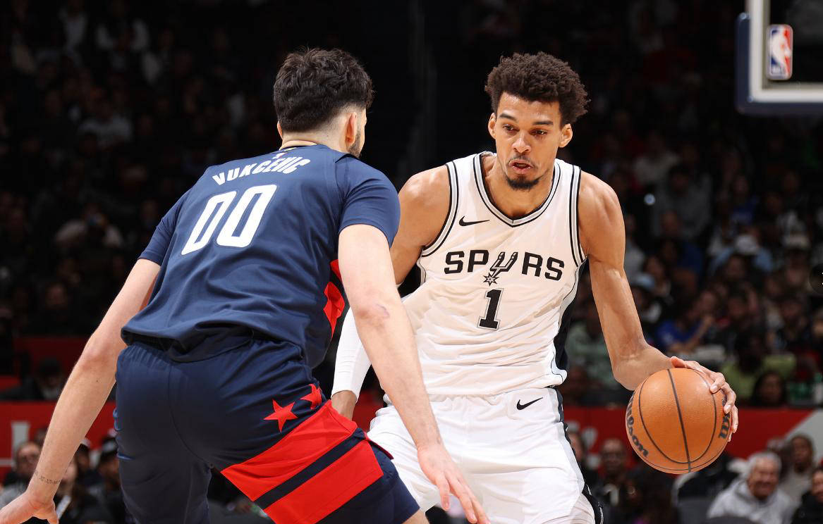 勇士双星全面发威，再胜马刺