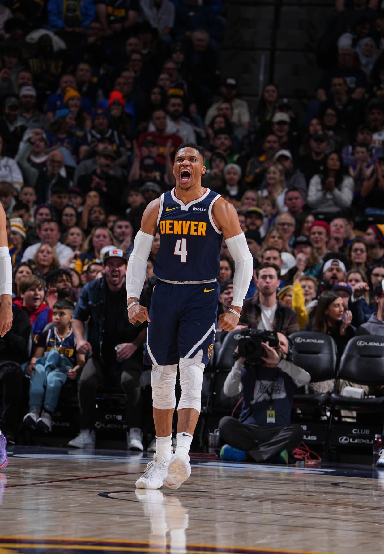 包含黄蜂完胜爵士，约基奇打破历史纪录的词条