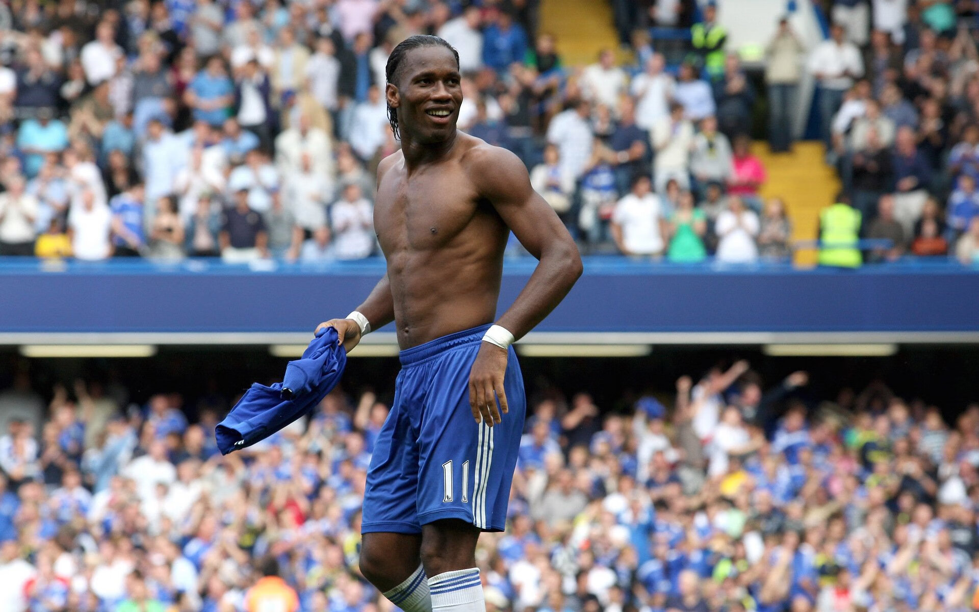 友谊赛爆惊天冷门！玻利维亚3-2打穿曼城，巴萨小将加维成关键先生