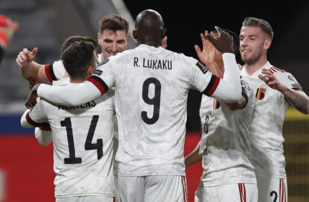 巴拉圭对阵葡萄牙，卢卡库主宰比赛走向